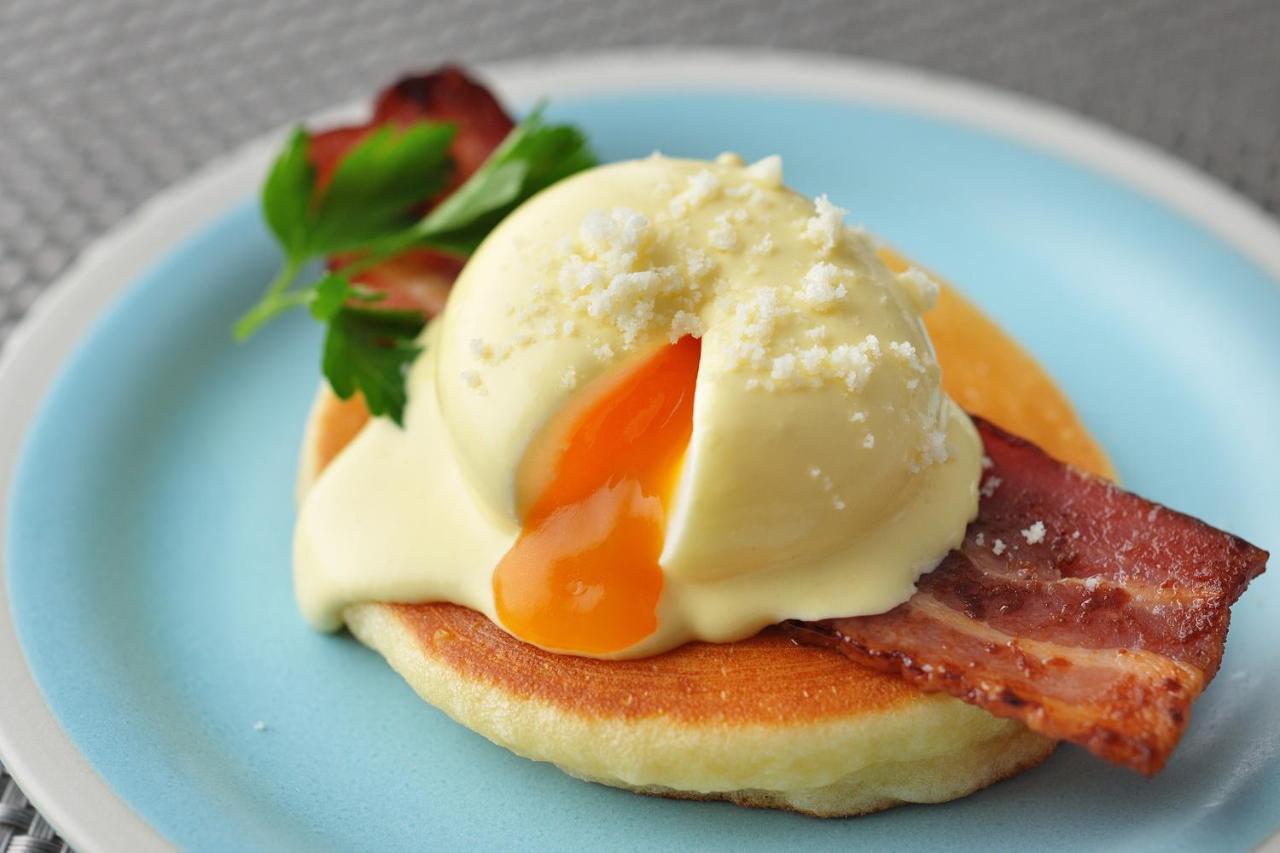 Omo Kansai Airport By Hoshino Resorts Izumisano Exterior foto A poached egg on a muffin with bacon